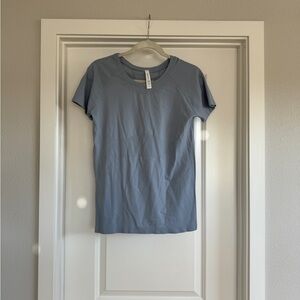 Athleta silver blue momentum top